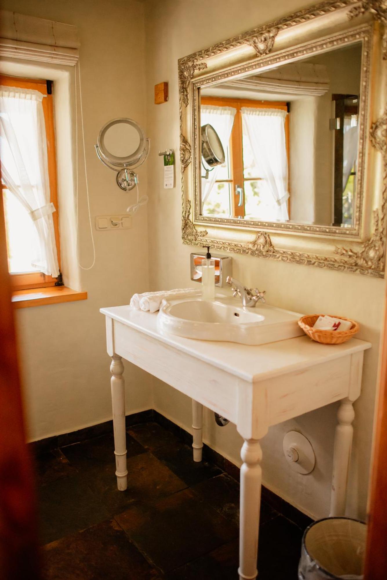 Osada Gleboczek. Vine Resort&Spa Wielki Głęboczek Buitenkant foto